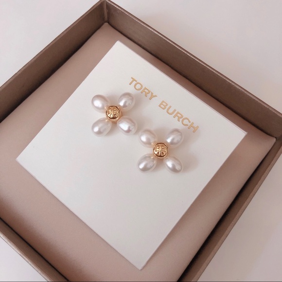 Tory Burch Jewelry - TORY BURCH PEARL EARRING
